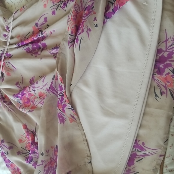 Floral Chiffon Cuffed Short Sleeve V Neck Dress - Picture 7 of 8